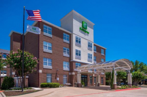 Отель Holiday Inn and Suites Addison, an IHG Hotel  Аддисон